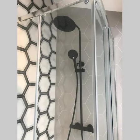 Nice 1 Bedroom Terrace, Best Location Apartment *