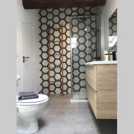 Nice 1 Bedroom Terrace, Best Location Apartment *