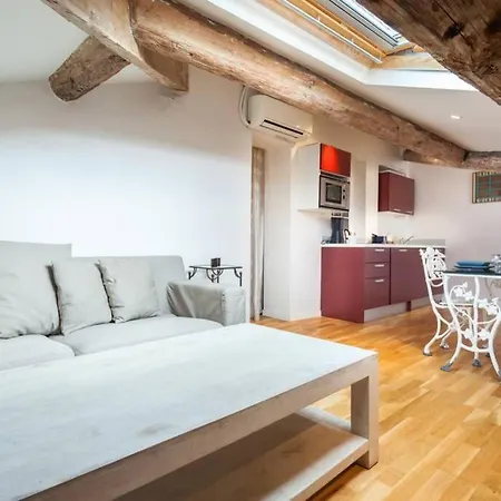 Nice 1 Bedroom Terrace, Best Location Νίκαια