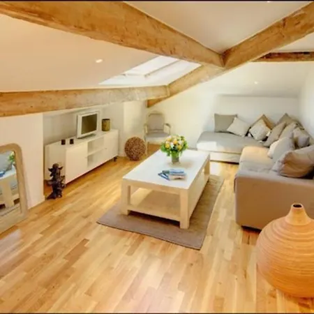 Nice 1 Bedroom Terrace, Best Location Apartment *