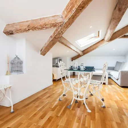 Nice 1 Bedroom Terrace, Best Location * Νίκαια